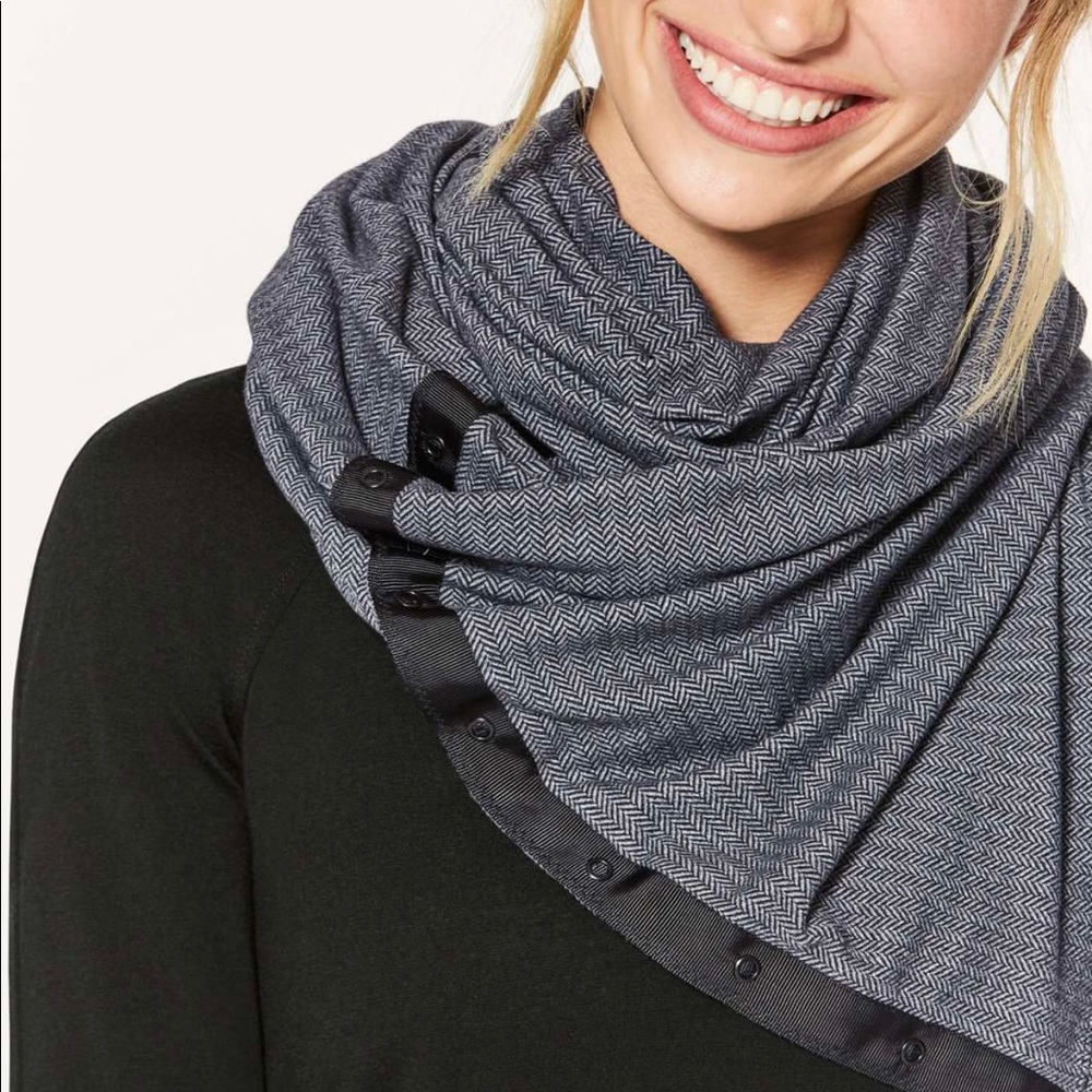 Lululemon vinyasa scarf pristine! Price firm!
